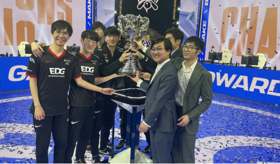 耐克在推出 耐克在推出